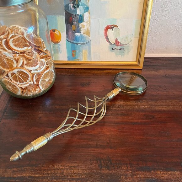 Antique Ornate Brass Art Nouveau Magnifying Glass Shell Inlay Decor Timeless - Picture 2 of 13